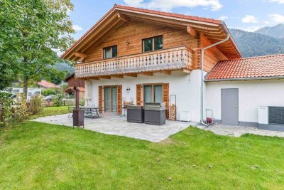 Modernes, neuwertiges Einfamilienhaus in Schliersee-Neuhaus – Nachhaltig wohnen mit Bergblick