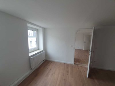 Renovierte 4-Zimmer-Altbauwohnung
