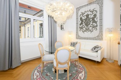 Biedermeier-Juwel: Exquisites Wohnen in Badens Zentrum