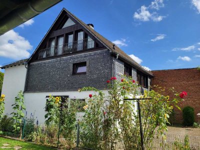 1 - 2 Familienhaus m.  Wohnzimmer als Loft mit Galerie, Terrasse und Loft, Garage u. Terrasse