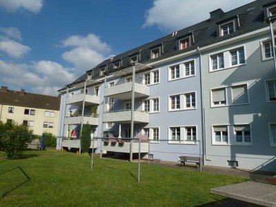 Frisch renovierte 2 Zimmer, Kochnische, Bad, Balkon in Trier-Nord