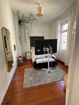 Helle 4-Zimmer-Altbauwohnung mit Balkon und Holzdielenböden, Seerobenstraße