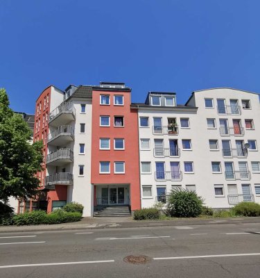 Schöne & ruhige 2-Zi-Wohnung mit Balkon und EBK