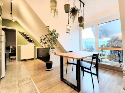 3-Zimmer-Dachgeschosswohnung mit 2 Balkonen, Wintergarten-Loggia &amp; Weitblick - U2 Hardeggasse fußläufig - Klimaanlage &amp; Küche