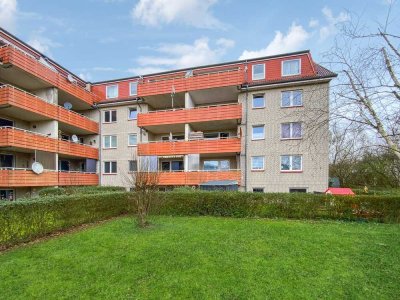 Renovierte 3-Zimmer-Wohnung im zweiten Obergeschoss mit großem Balkon in Schönberg