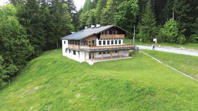 Sonniges Mehrfamilienhaus mit gewerb. Nutzung, großem Grundstück, Terrasse, Balkon & Doppelgarage