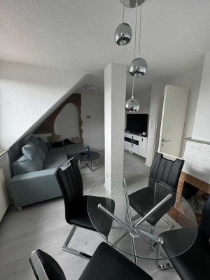 Freundliche, modernisierte 3-Zimmer-Dachgeschosswohnung zur Miete in Frankfurt am Main