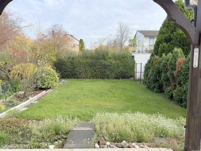 Bonn-Hochkreuz, spannendes Einfamilienhaus (Doppelhaushälfte) mit schönem Garten!
