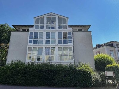 Gemütliche Zwei-Zimmerwohnung mit Wintergarten und 2 Stellplätzen in Friedrichsdorf