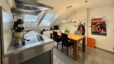 Sonnige Dachgeschossperle mit Luxus Bad & Loggia * Wohnen auf höchstem Niveau!