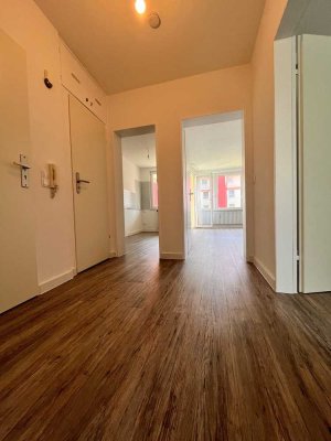 Modernisierte 2-Zimmer-Wohnung mit Tageslichtbad am Monbagsee
