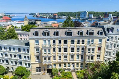 Kapitalanlage mit Altbaucharme – Vermietete 2-Zimmer-Wohnung in zentraler Lage von Flensburg