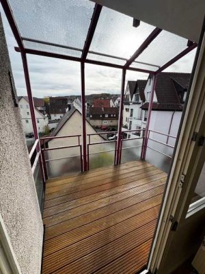 Weg vom Standard- Hin zur Individualität, 2,5 Zi. Whg. im 3.OG mit EBK, Balkon sowie Garage