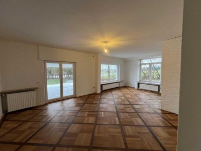 Ruhiges Haus mit großem Garten, Terrasse und Garage