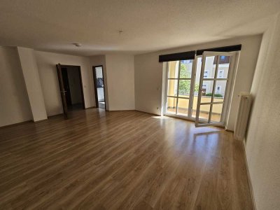 Attraktive 2-Zimmer-Wohnung mit Süd-Loggia: Ruhige Lage und Top-Kapitalanlage in Neutraubling