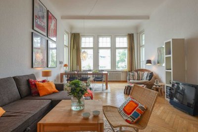 Altbauwohnung mit vielen schönen Details und hervorragender Lage