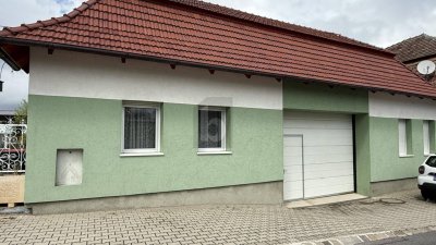RENOVIERT MIT 2 WOHNEINHEITEN NEBENGEBÄUDE UND GROSSEM STADL