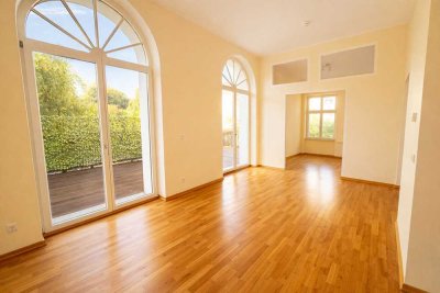 Herrschaftliche Hochparterrewohnung mit Terrasse, Kamin, Carport, in ruhiger Lage