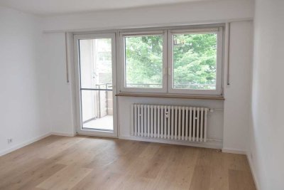 Stilvolle, modernisierte 2-Raum-Wohnung mit Balkon und EBK in Ladenburg