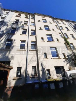 Teilsaniertes Mehrfamilienhaus in zentraler Lage