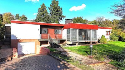 Bieterverfahren! Bungalow mit großem Grundstück in bevorzugter Wohnlage.