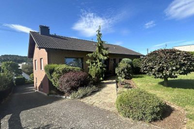 Einzigartiger Bungalow in ruhiger Lage mit wunderschönem Eifelblick!