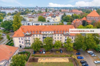 IMMOBERLIN.DE - Toplage! Helle Altbauwohnung mit Südwestterrasse & Garten