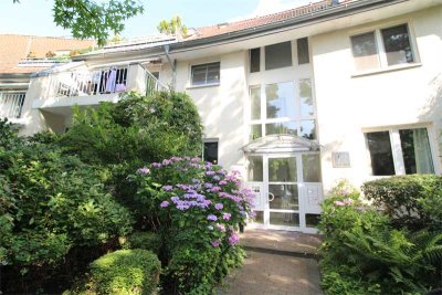 Ruhig und zentral: 3-Zi.-Wohnung, renoviert mit neuer Küche , Designboden & Tiefgaragenstellplatz“