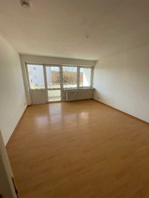 Große 4 Zimmer Wohnung mit Balkon in Regensburg