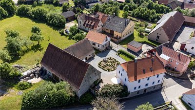 Exklusives Wohnen: Einzigartiges Landgut in Franken