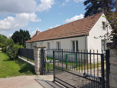 Sanierte 3,5-Raum-EG-Wohnung in einem EFH in Berlin Kaulsdorf (Hellersdorf)