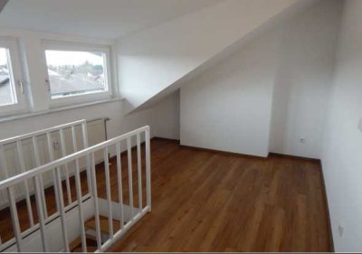 Geschmackvolle, neuwertige 2-Zimmer-Maisonette-Wohnung mit geh. Innenausstattung mit EBK