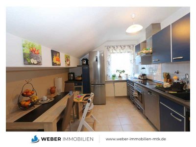 Gemütliche DG-Wohnung, ZENTRAL in. Stierstadt