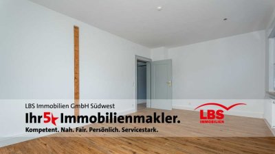 RESERVIERT 3-Zi.-Altbauwohnung im 1.OG inkl. EBK, Südbalkon, PKW-Stellplatz und Schuppen - frei