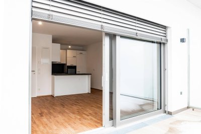Erstbezug Neubau: 2-Zi mit neuer Küche &amp; 19,5 m² Terrasse | 5 Min Bahnhof Civitas Nova | ab sofort
