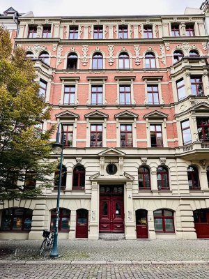 Sehr schöne 5-Zimmer-Altbauwohnung in der Altstadt mit EBK und Balkon