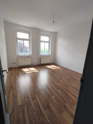 Freundliche und vollst. renovierte 2-Raum-Wohnung mit geh. Innenausstattung in Oschersleben (Bode)