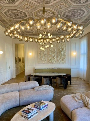 Einzigartige top sanierte Palais Wohnung mit einem Balkon!!