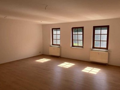Großzügige 2-Zimmer mit Laminat und offener Küche in ruhiger Lage!