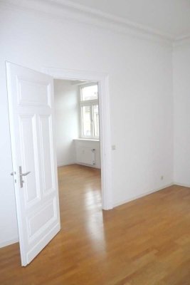 ** UNTERBILK * HELLE 2 ZIMMER WOHNUNG IM ALTBAU*  LORETTOSTRAßE *
