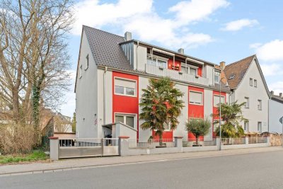 Helle und moderne Dachgeschosswohnung mit Loggia in gepflegtem Mehrfamilienhaus