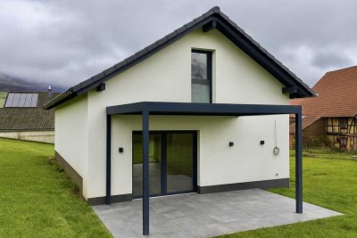 Erstbezug nach Sanierung - 2-Zimmer-Haus mit Weitblick und großem Grundstück