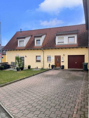 Familienfreundliches Wohnen in Bruchsal-Helmsheim - Haus mit moderner Küche, Terrasse, Garage uvm.