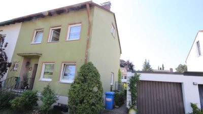 renovierungsbedürftige DHH mit Garten in  Nürnberg/Worzeldorf