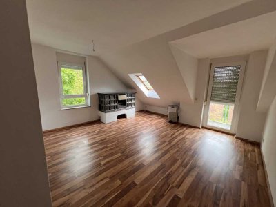 Freundliche und gepflegte 3-Zimmer-Dachgeschosswohnung mit EBK in Chemnitz