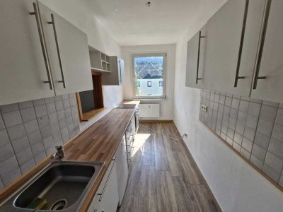 Große Wohnung im Grünen mit Einbauküche!