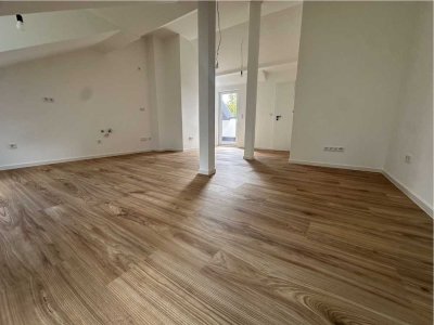 MINI-PENTHOUSE NÄHE WESTHAFEN: Erstbezug mit Loggia und Panoramablick