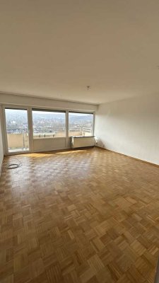 Ansprechende 3-Zimmer-Wohnung mit EBK und exklusiver Schwimmbadnutzung in Kassel