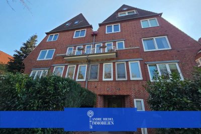 3,5-Zimmer-Altbau-Maisonette mit Balkon, Dielenboden & hohen Decken in ruhiger Lage