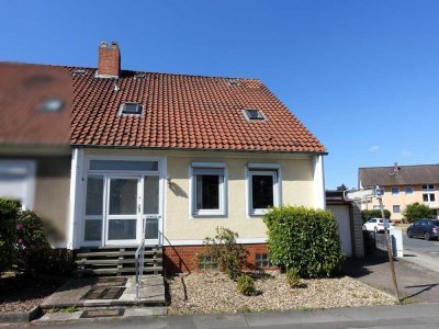 Reihenendhaus mit zwei Garagen in Peine